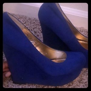Blue suede shoe